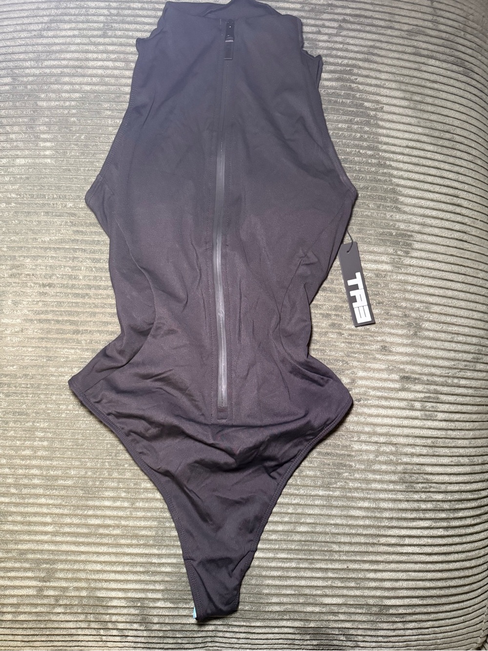 Ta3 Sleeveless Surfy Thong- Large regular/long - Picture 3 of 5